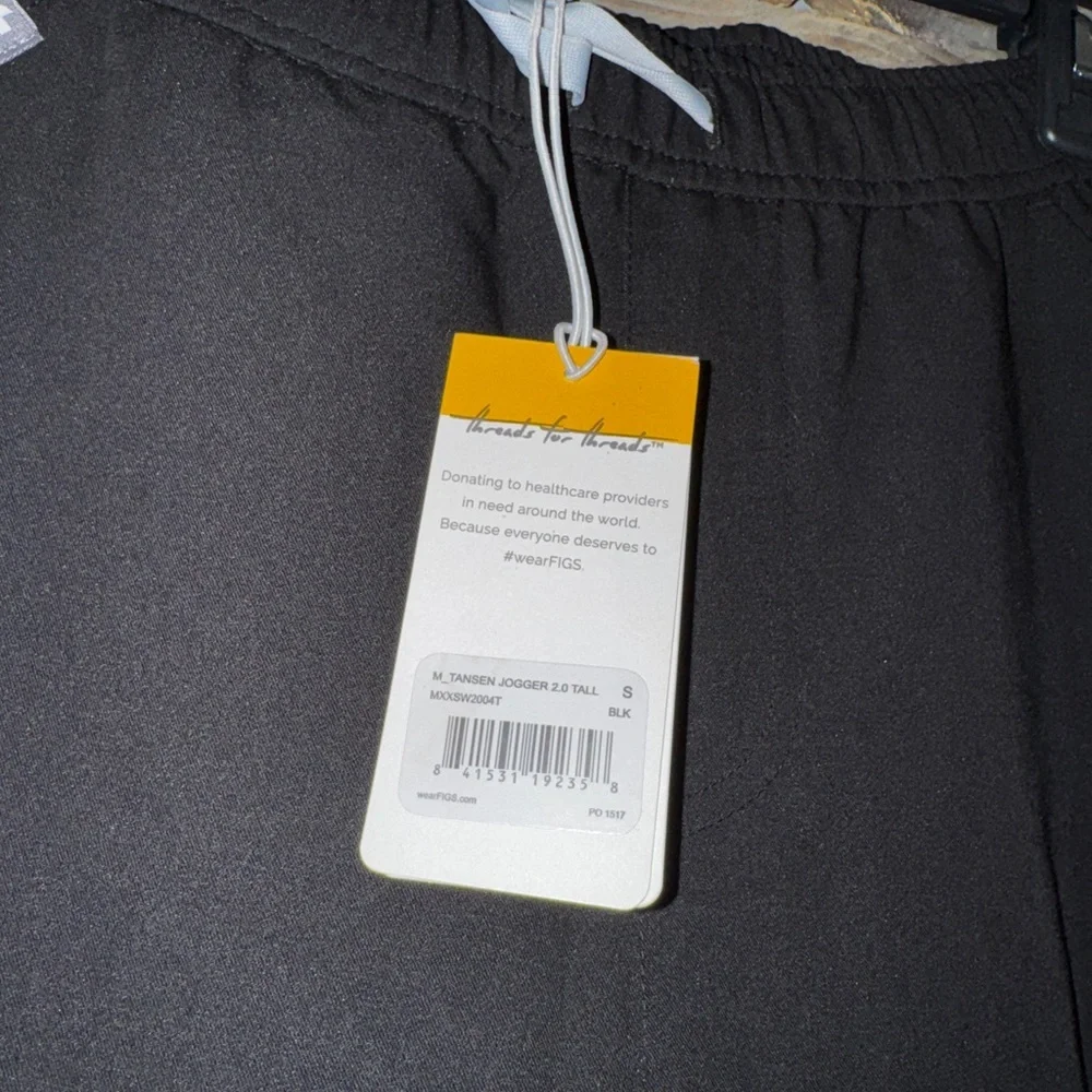 NWT- figs- men’s tansen joggers 2.0 small tall- black